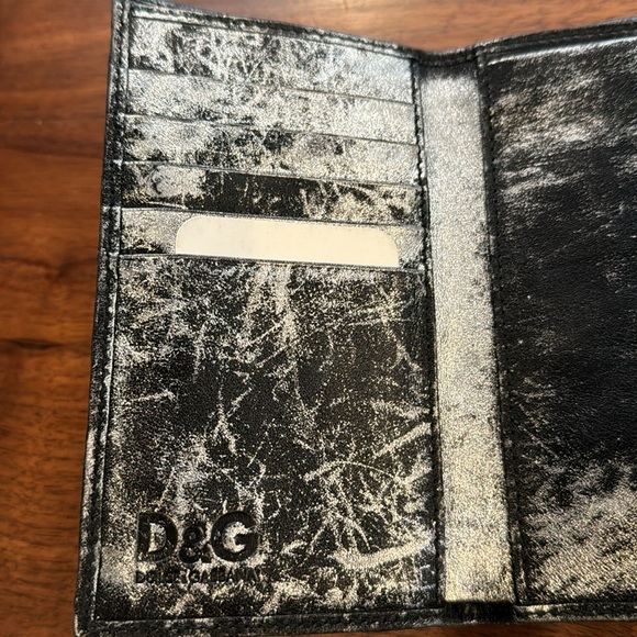 Authentic Dolce & Gabbana wallet - metallic leather with two zipped pockets NWOT - Picture 8 of 14